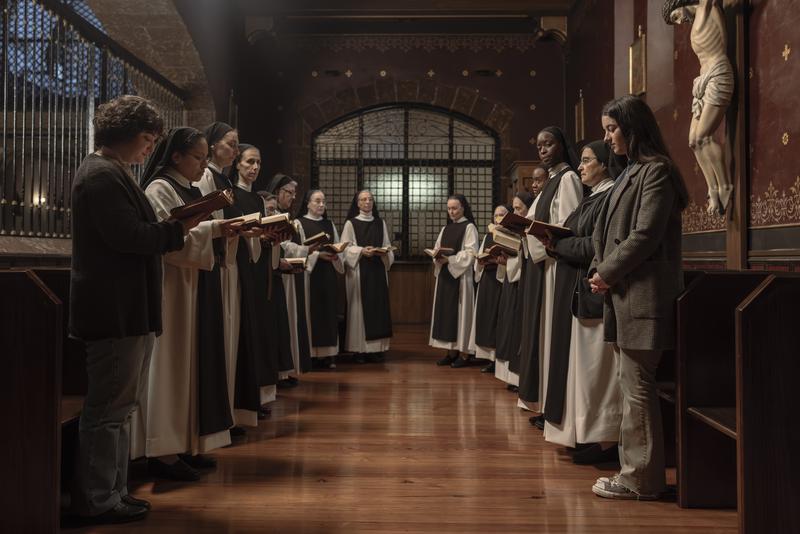 A scene from the film 'Los domingos,' directed by Alauda Ruiz de Azúa
