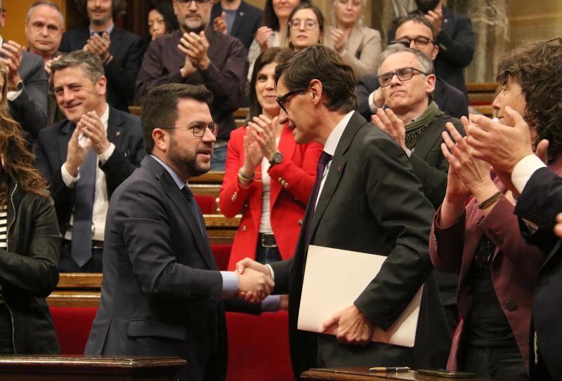 Catalan president, Pere Aragonès, shakes hands with the Socialist leader, Salvador Illa, after the budget was approved in Parliament on March 10, 2023