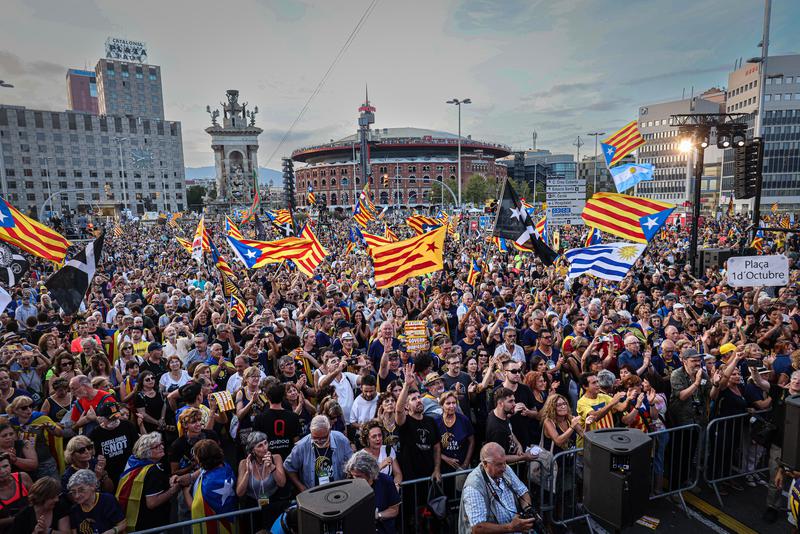 Thousands of people gather in Plaça Espanya for the 2023 National Day pro-independence demonstration