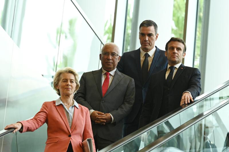 European Commission president Ursula Von der Leyen, Portuguese President António Costa, French President Emmanuel Macron, and Spanish PM Pedro Sánchez during the H2Med summit on December 9, 2022