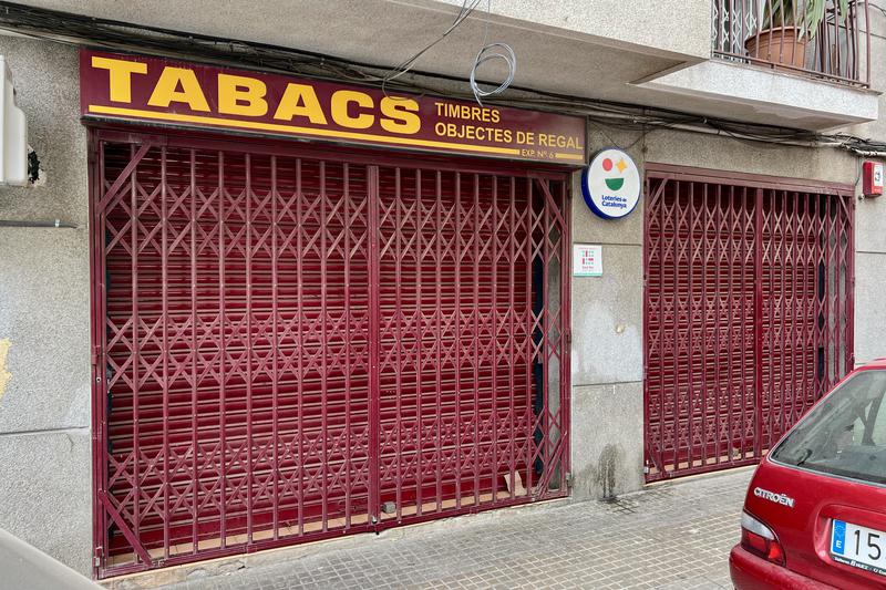 A closed tobacco shop in Sant Boi de Llobregat