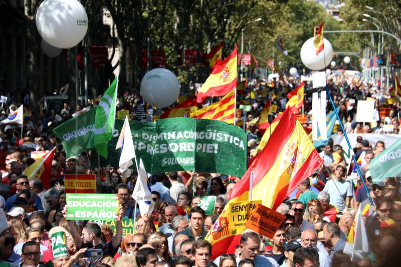 An 'Escola de tots' protest in Barcelona in favor of increasing the use of Spanish in schools