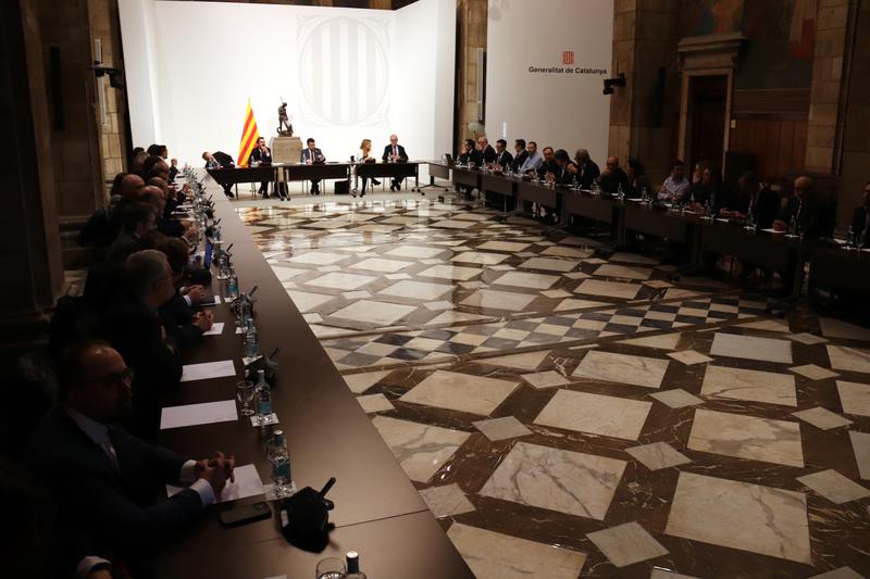 Catalan president Pere Aragonès meets with semiconductors businesses at the Catalan government HQ on December 16, 2022