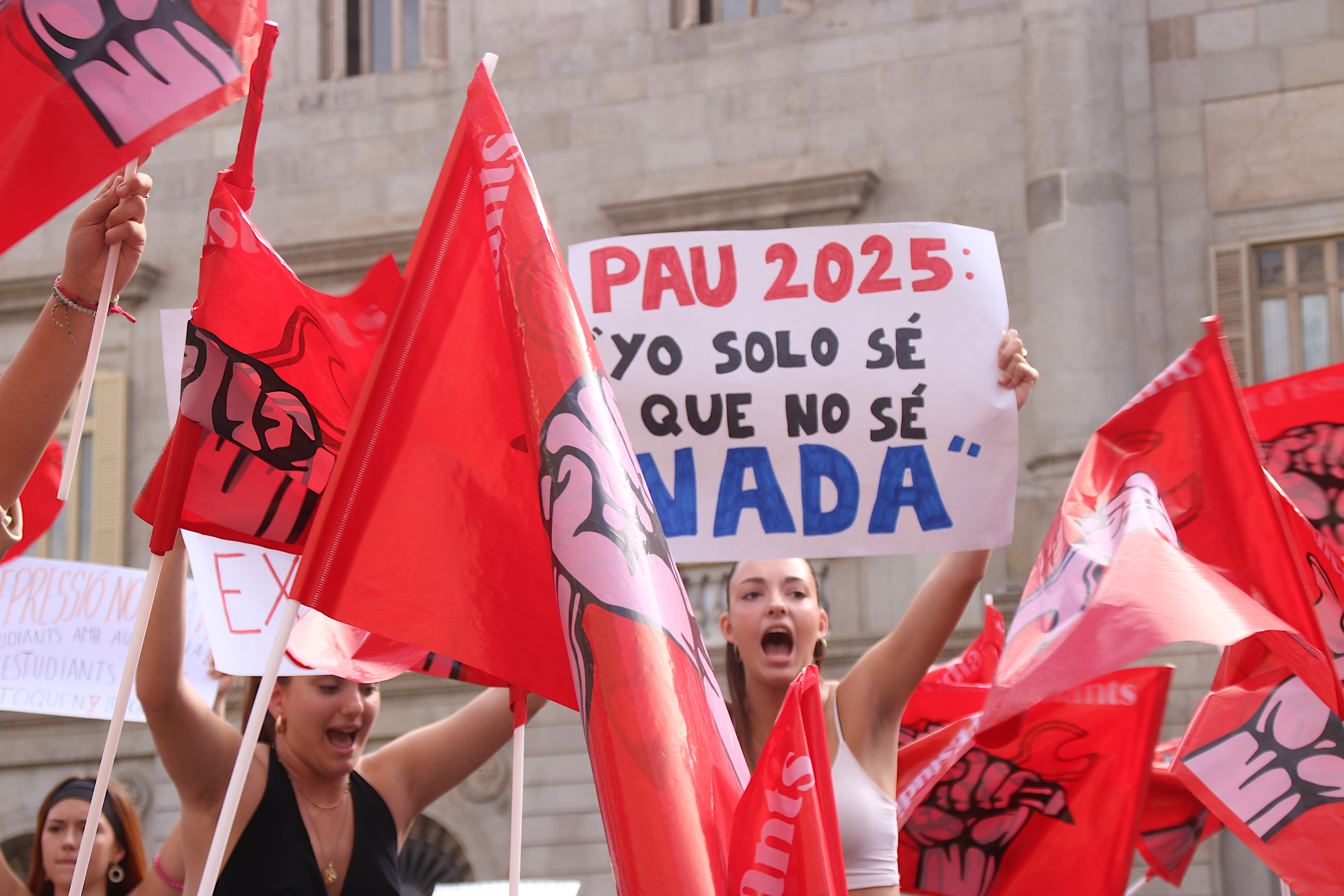 Students hold banners criticizing the lack of information regarding the new university entry exams in a demonstration on October 11, 2024