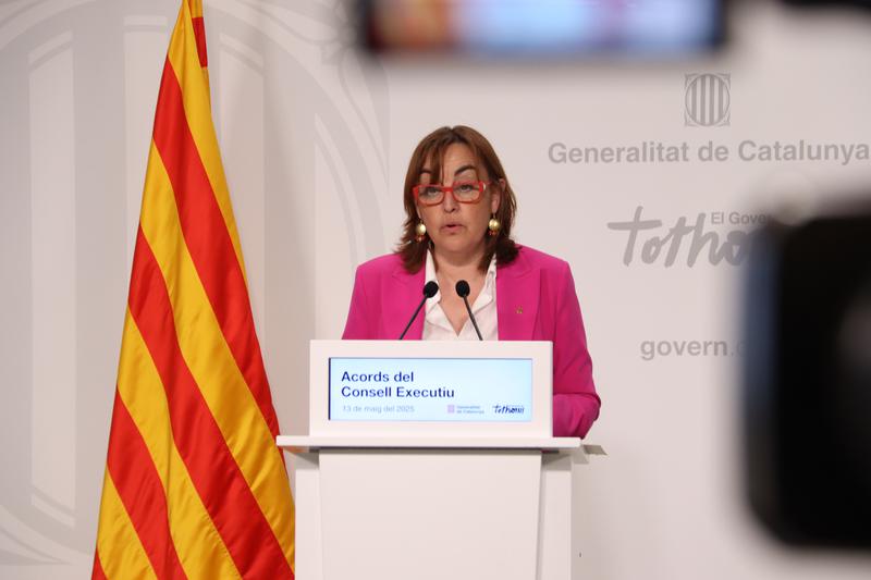 Government spokesperson Sílvia Paneque speaking at a press conference