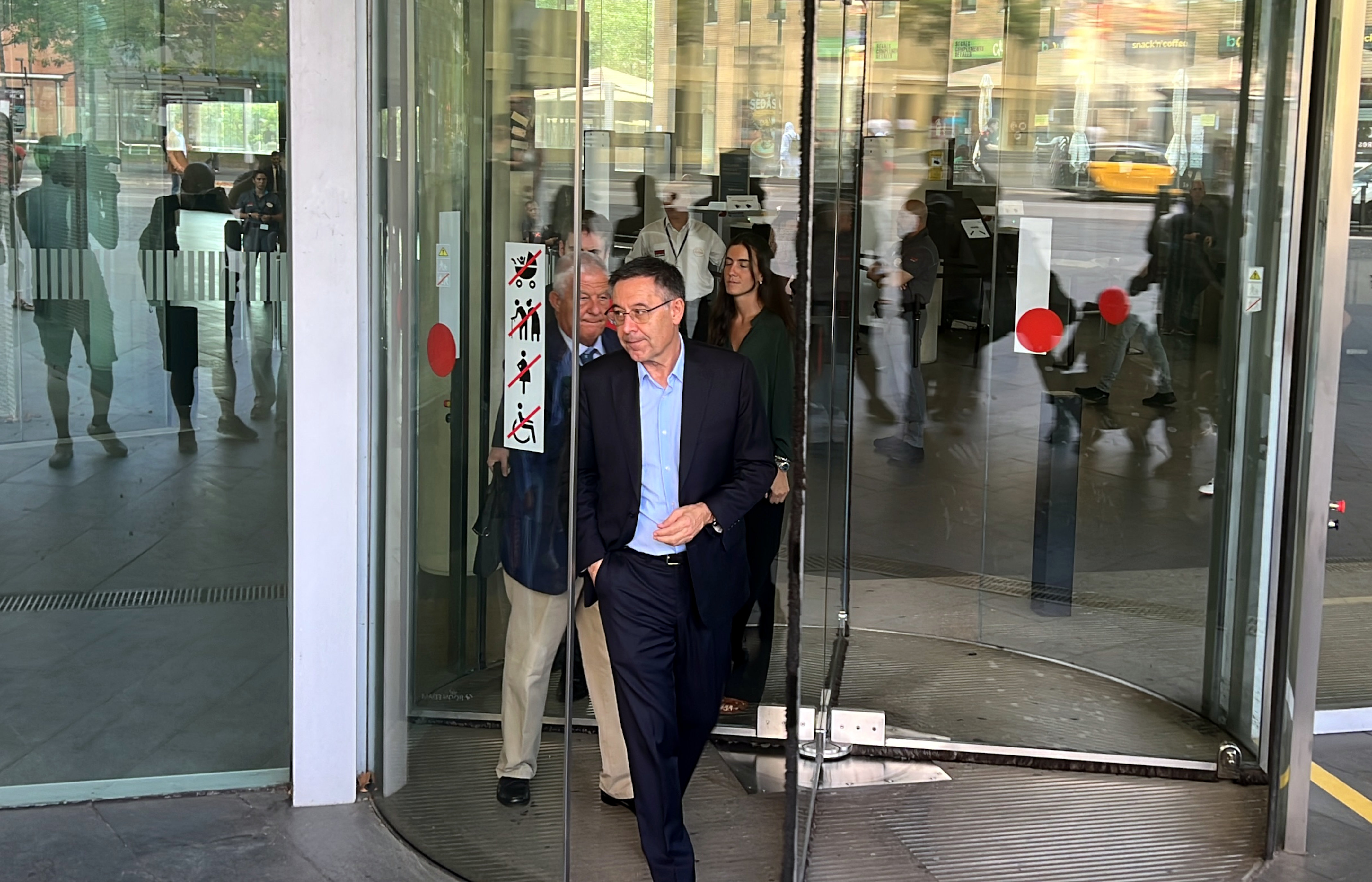Former FC Barcelona president Josep Maria Bartomeu leaves the Barcelona Palace of Justice on September 18 after testifying in the Negreira case