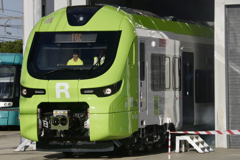 Alstom train for future R-Airport line begins testing