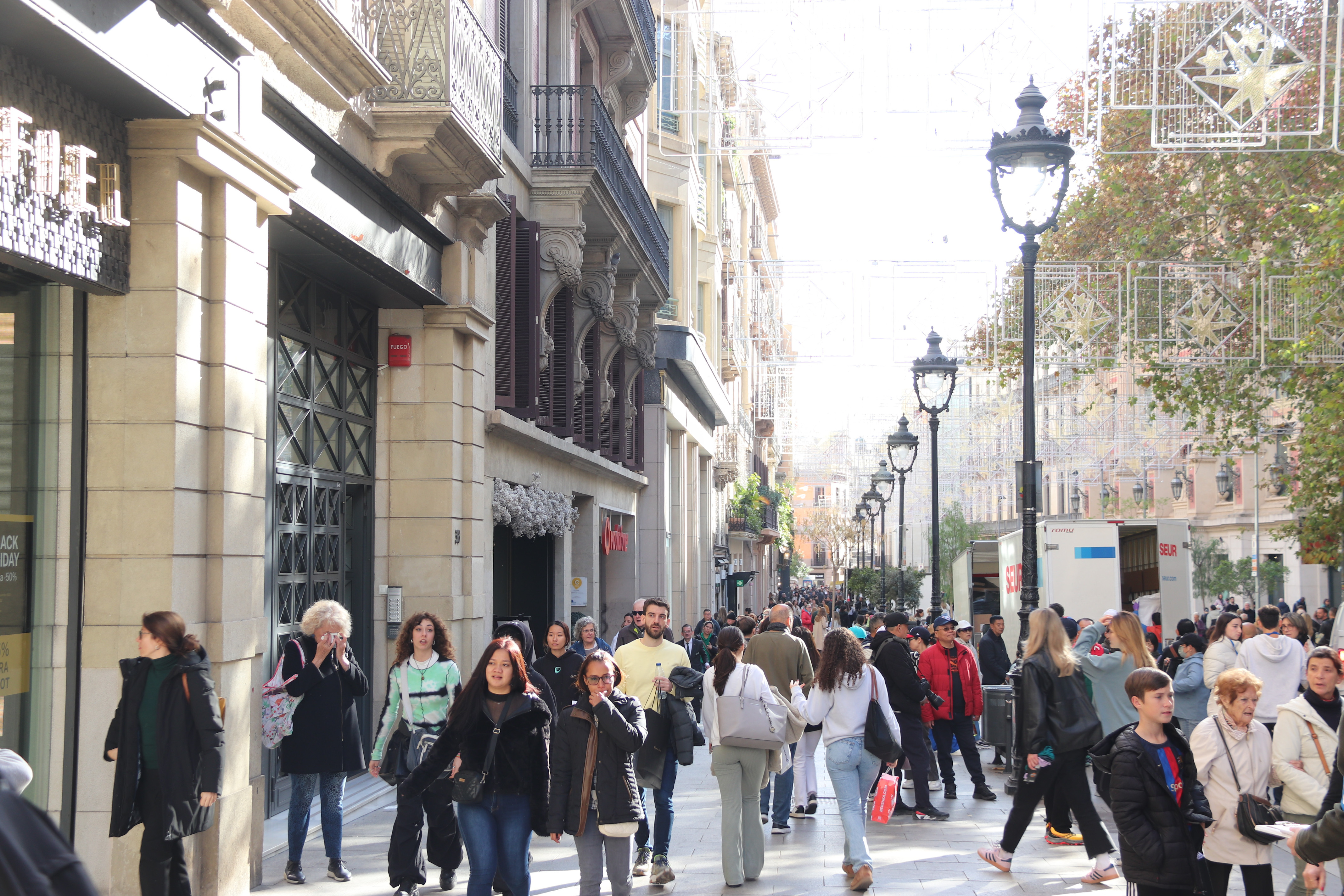 Shoppers on Barcelona's Portal de l'Àngel