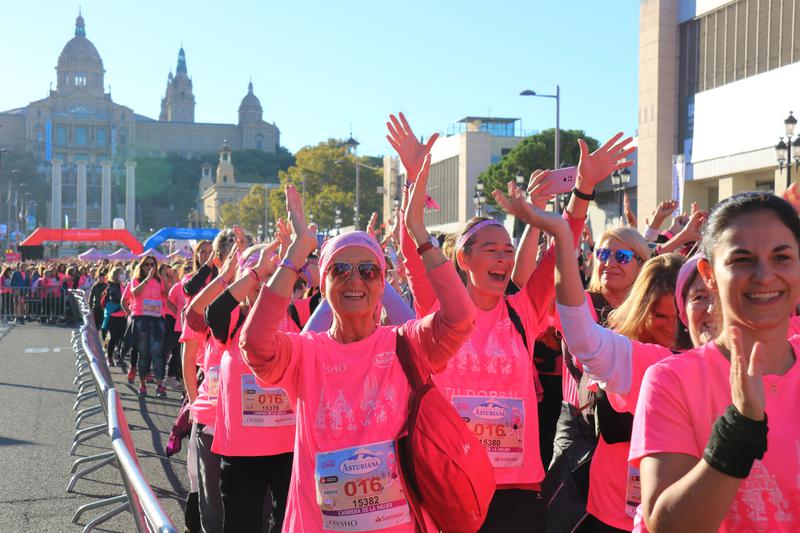 Participants at the women's race against breast cancer on November 6, 2022