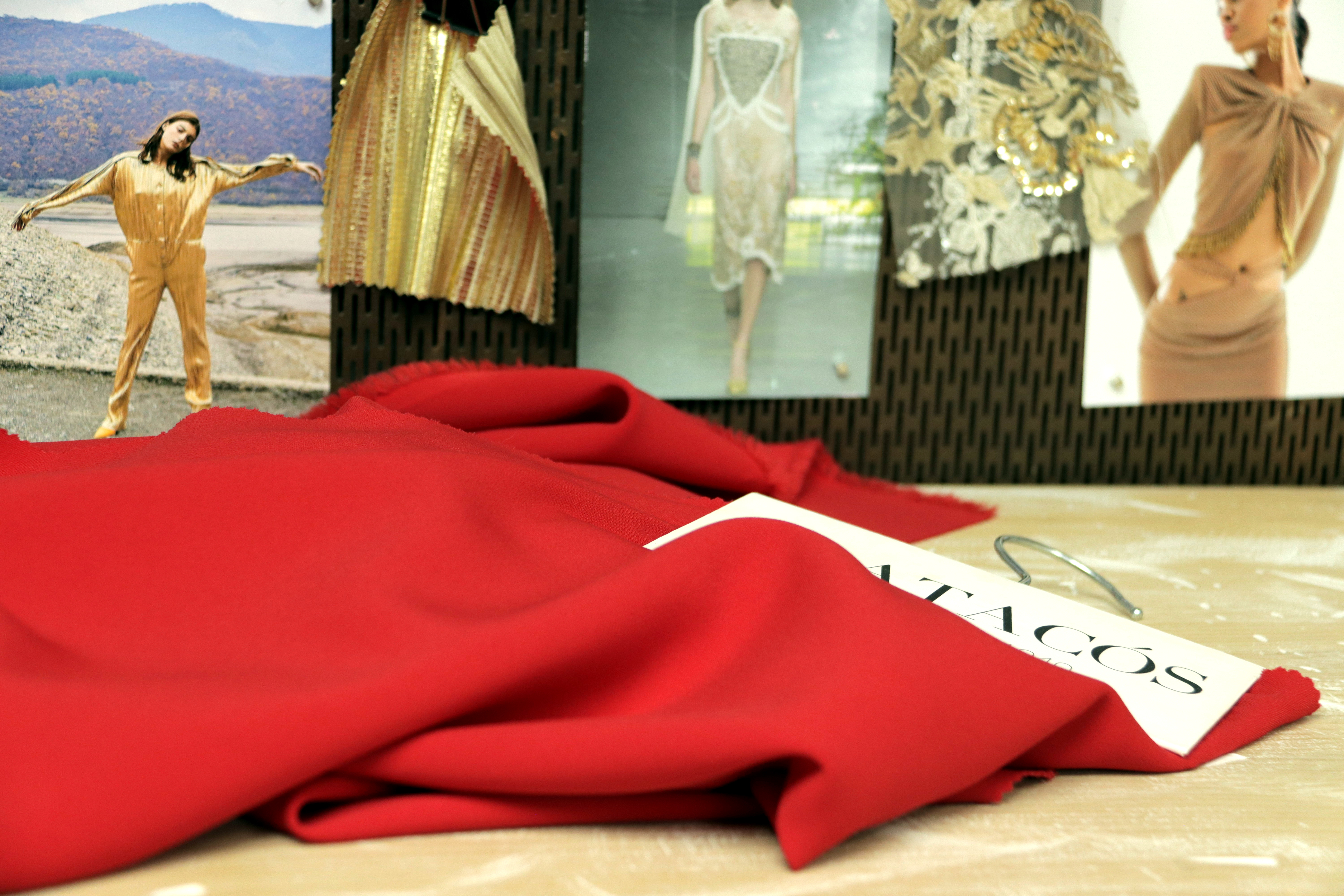 Gratacós' red fabric Ebro 38 used to sew Superman's cape in the movie released in 2025