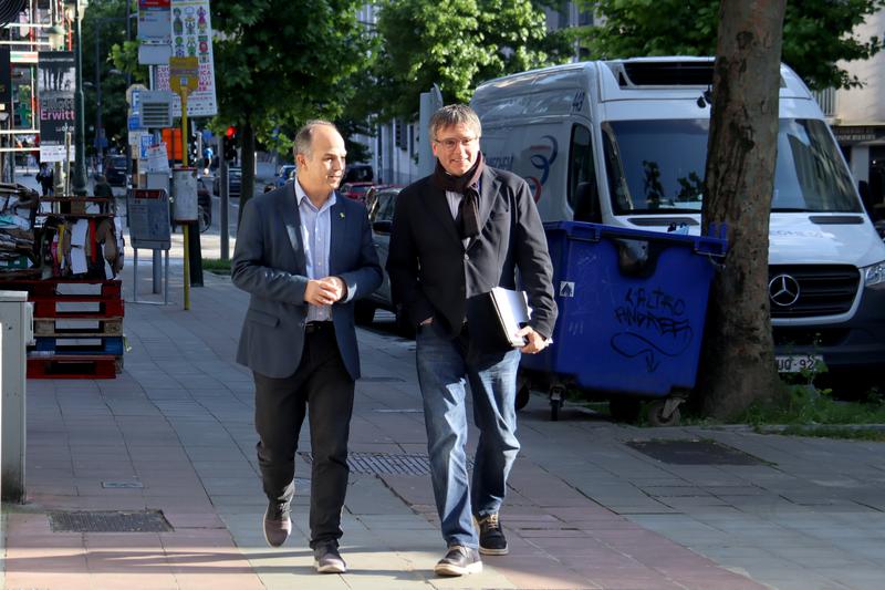 Junts secretary general Jordi Turull and former Catalan president Carles Puigdemont during a walk in Brussels on June 9, 2024