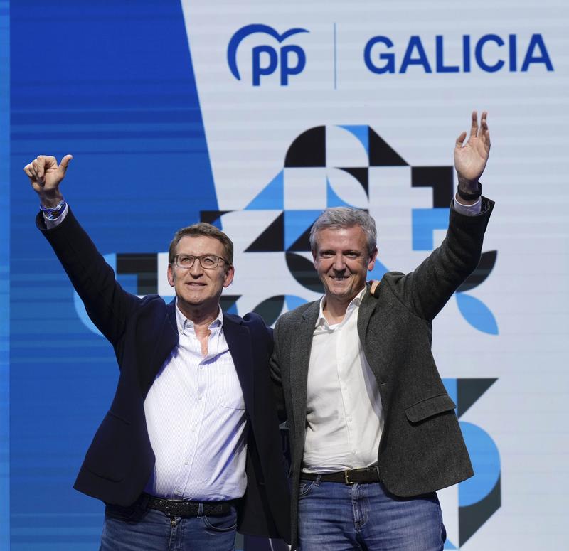 PP's Alfonso Rueda and party leader Alberto Núñez Feijóo during the Galician election campaign