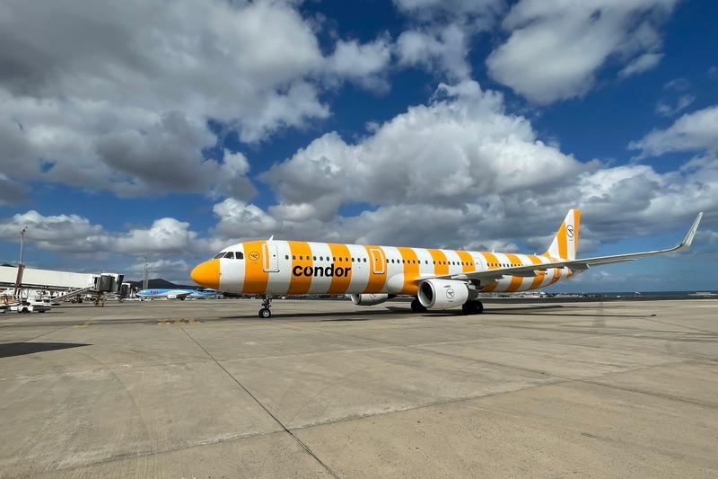 An airplane of the Condor airline, the Airbus A321, named Sunshine