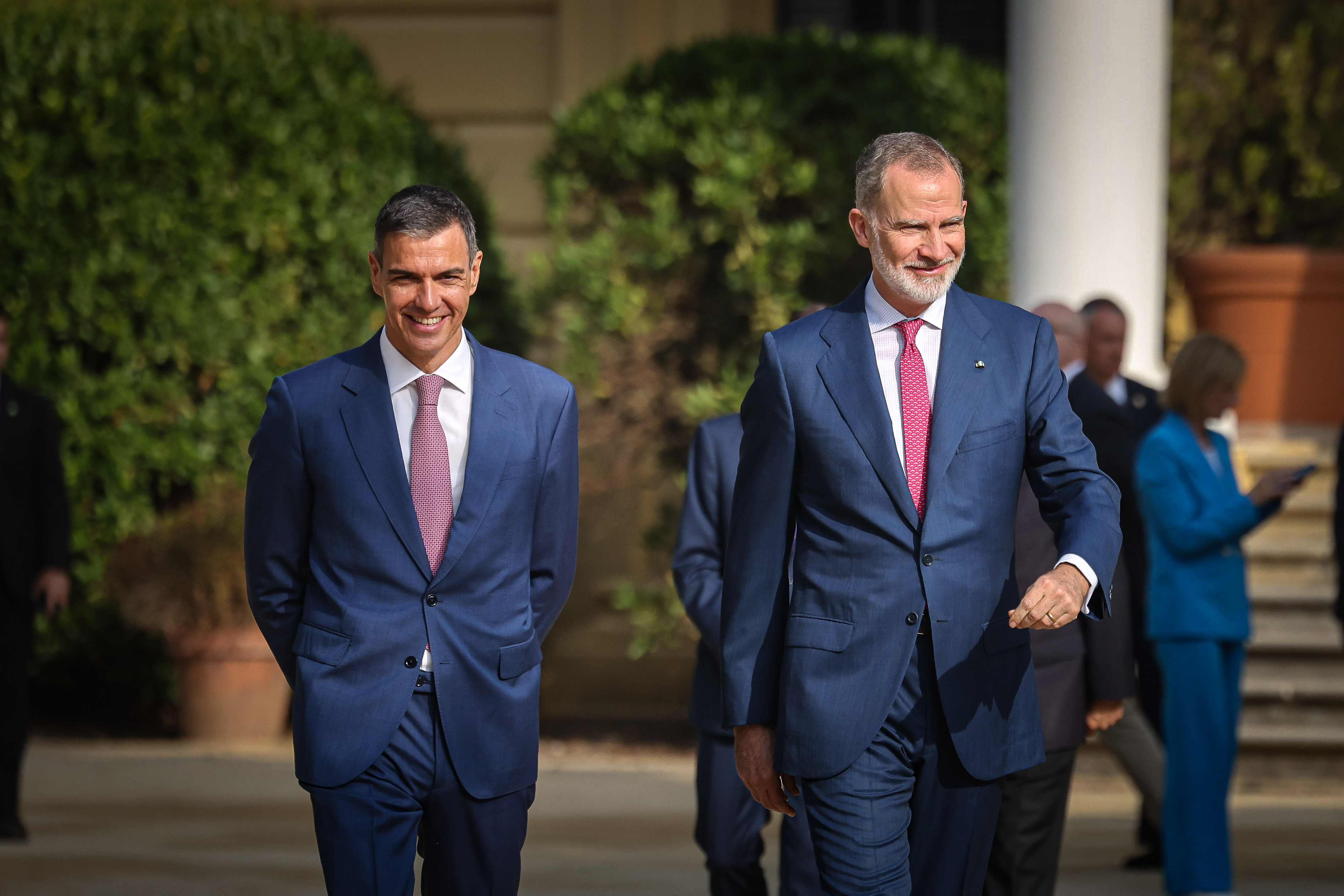 Spanish PM Pedro Sánchez and King Felipe VI arriving at the conference