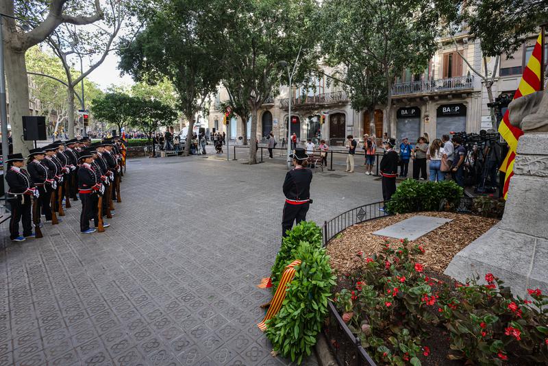 Flower tributes to Rafael Casanova monument in Barcelona on Catalonia's National Day