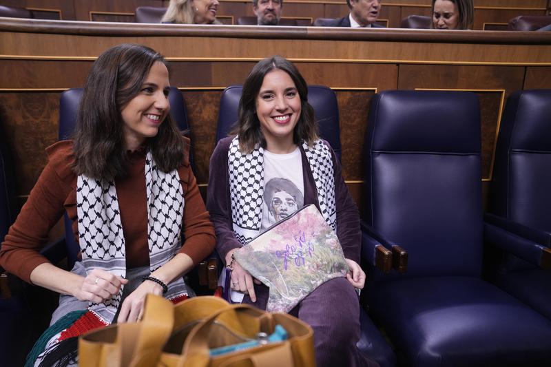 Podemos' then ministers Ione Belarra and Irene Montero during the debate to reelect Pedro Sánchez