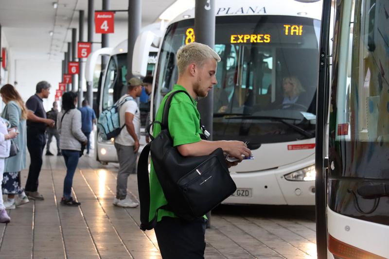 Passengers enter busses in Tarragona