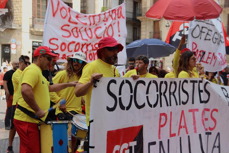 Lifeguards protest in Barcelona on the 22nd day of their strike