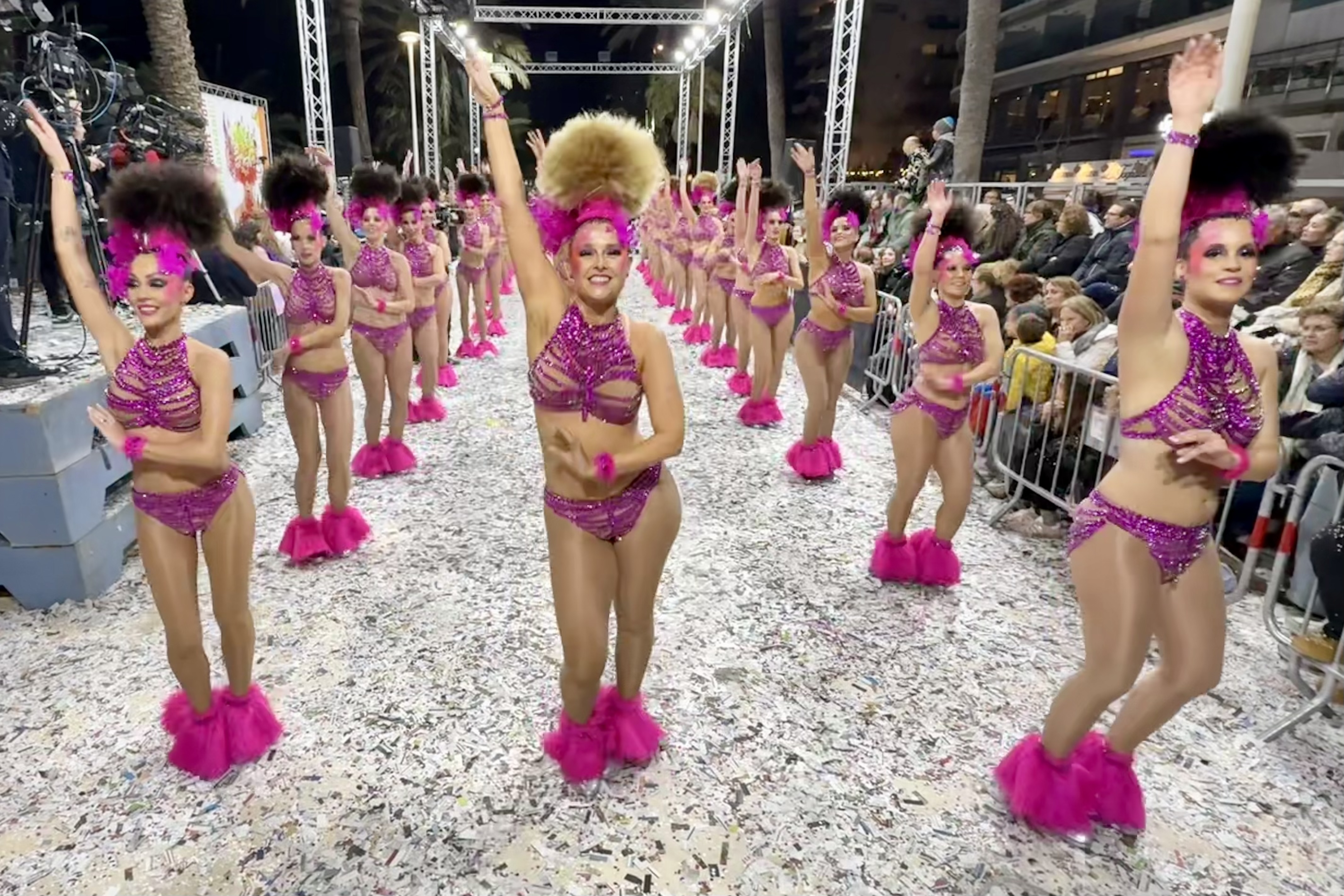 38 different groups danced their way through the streets of Sitges
